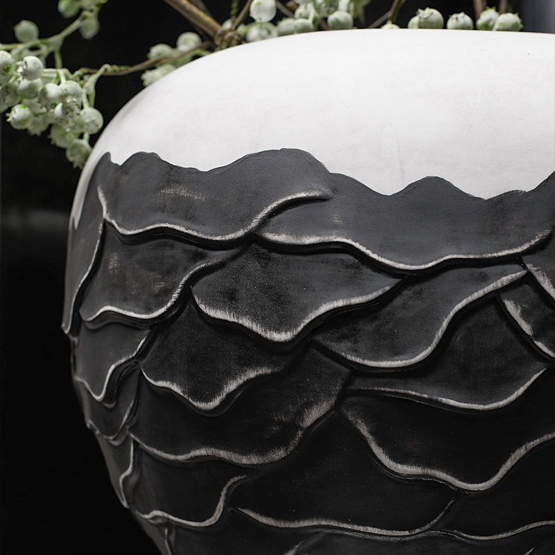 Creative simple black and white wave ceramic vase 10