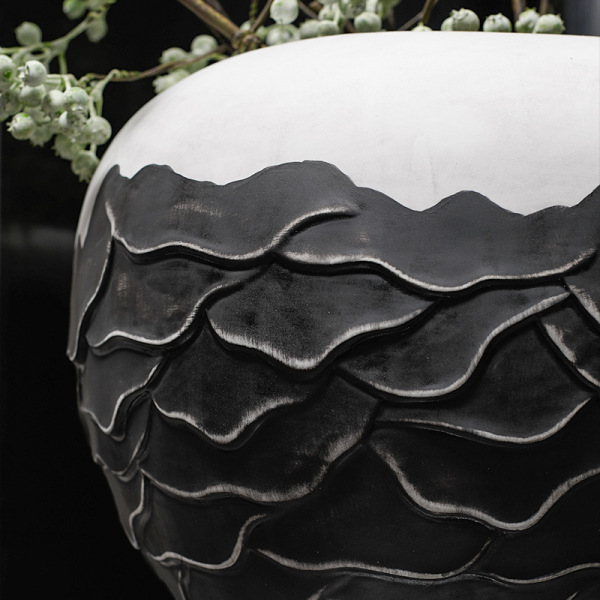 Creative simple black and white wave ceramic vase 10