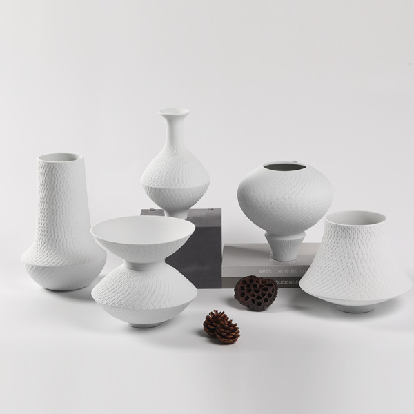 Modern simple ceramic vase jumping knife style white 24