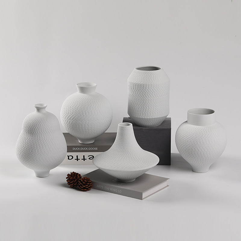 Modern simple ceramic vase jumping knife style white 24