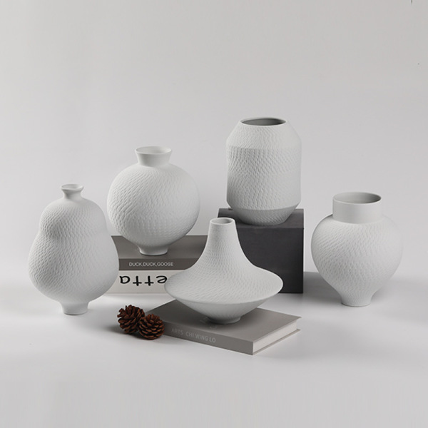 Modern simple ceramic vase jumping knife style white 24
