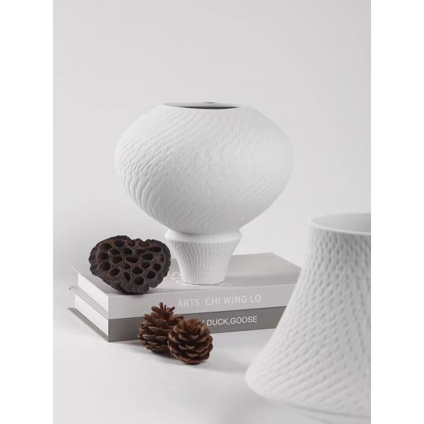 Modern simple ceramic vase jumping knife style white 24